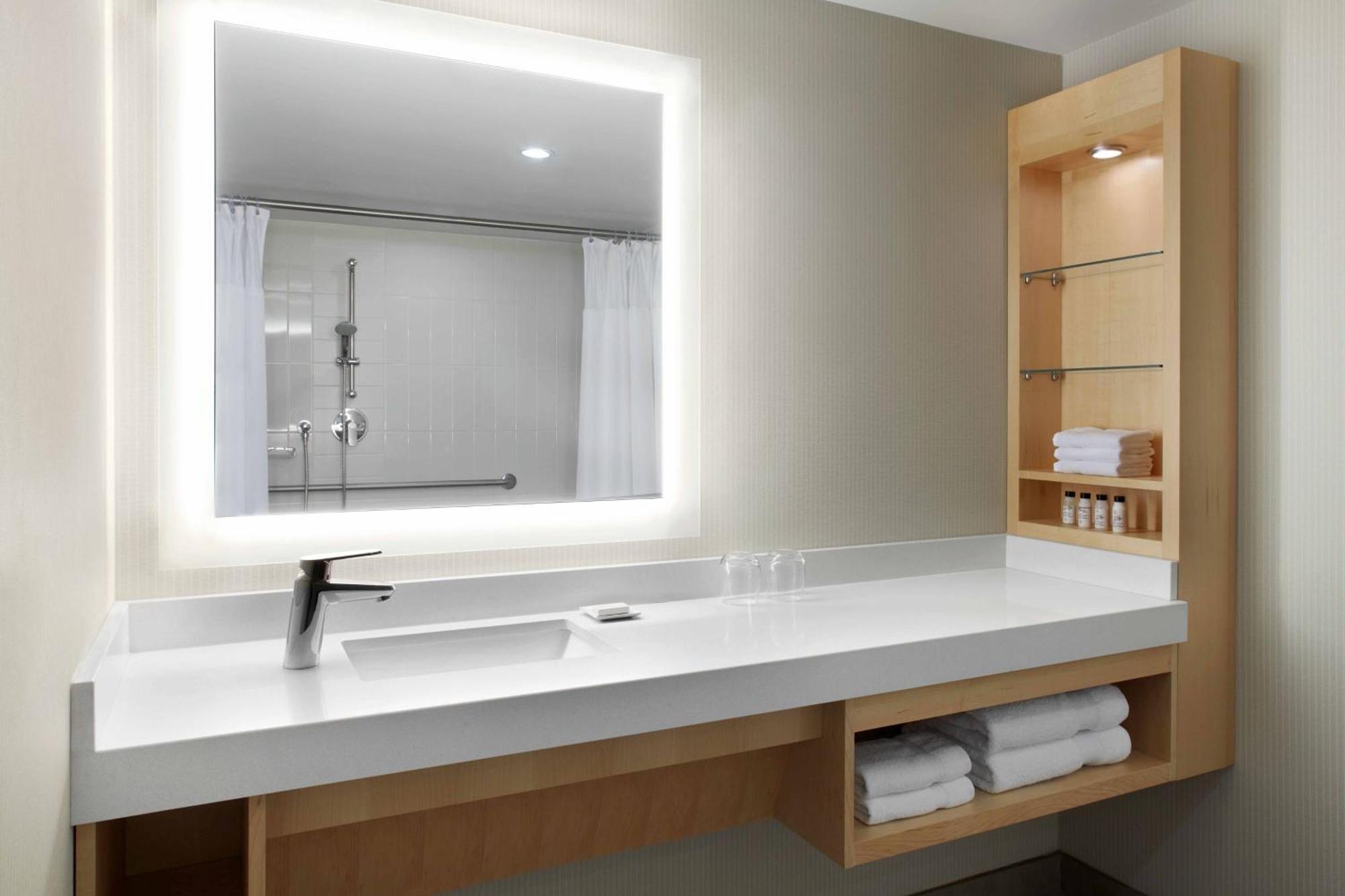 Hotel Delta By Marriott Centre Ottawa