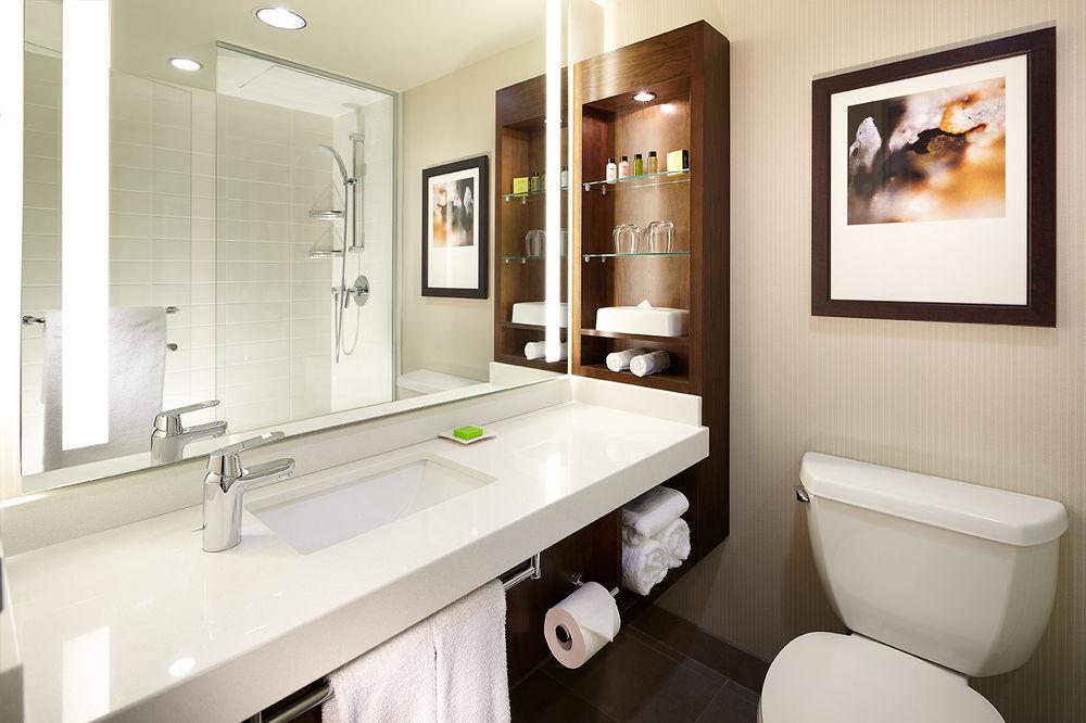 Delta By Marriott Centre Hotel 4*
