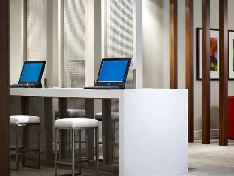 Hotel Delta By Marriott Centre 4*